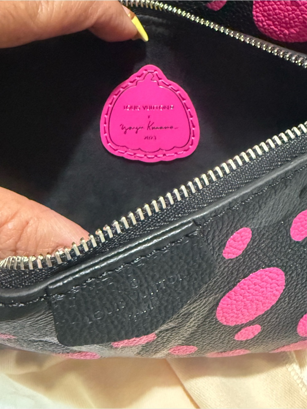 Limited edition Louis Vuitton Black Leather Crossbody with Hot Pink Polka Dots - Picture 8 of 10